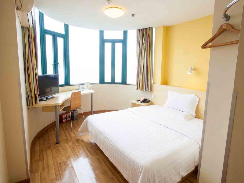 7Days Inn Qingdao Wusi Square Middle Xianggang Road Bagian luar foto